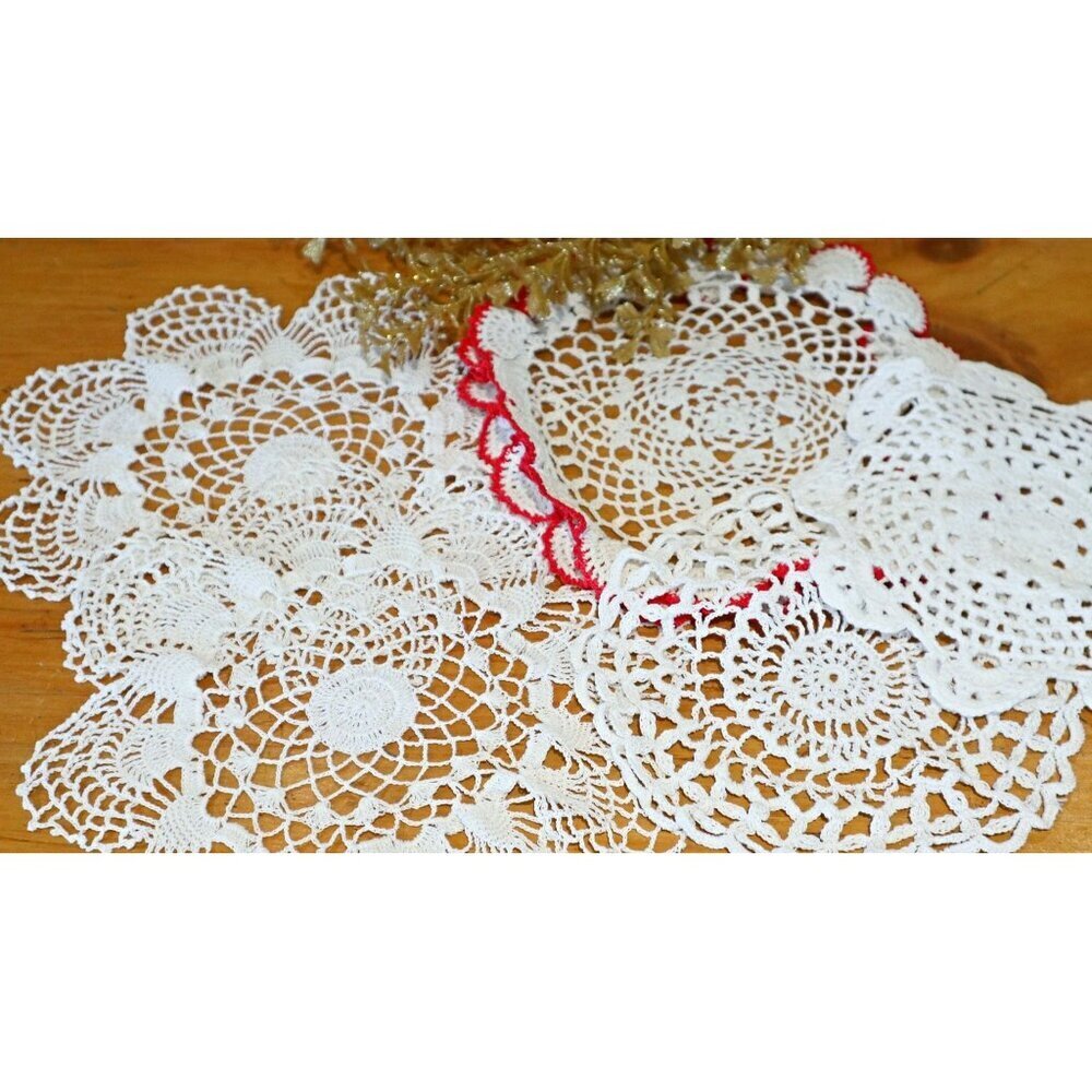 5 Doilies Doily Crocheted Doily White  Vintage Doilies  V18